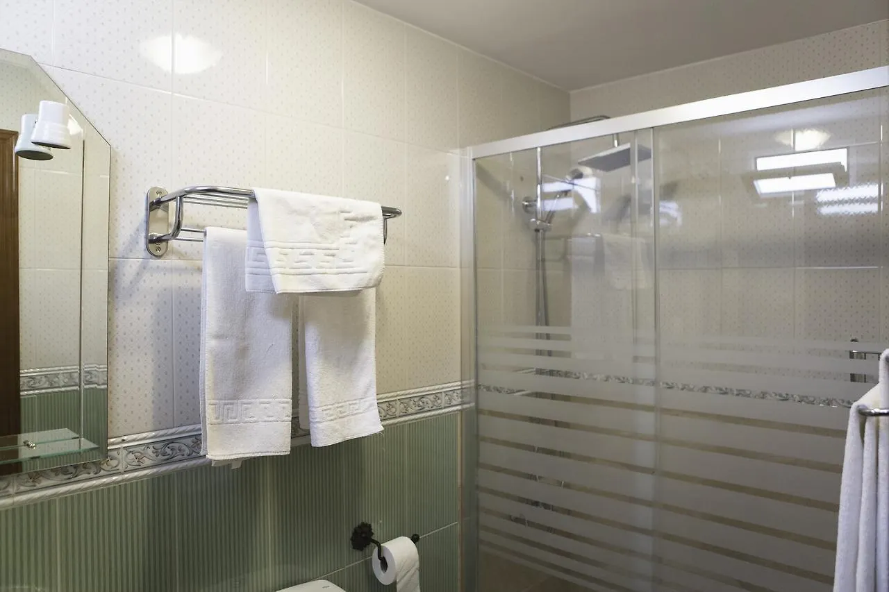 Pension Y Apartamentos El Taxi Casabermeja Spain
