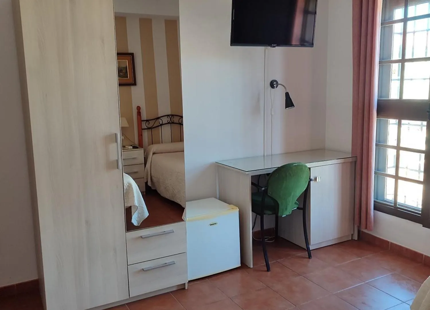 Guest house Pension Y Apartamentos El Taxi Casabermeja